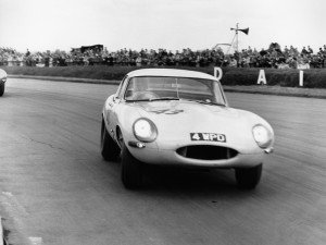 Jaguar_1963-Silverstone-Lightweight-E-type 02