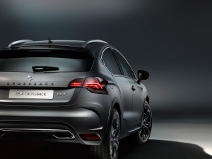 DS4-Crossback-Moon-01