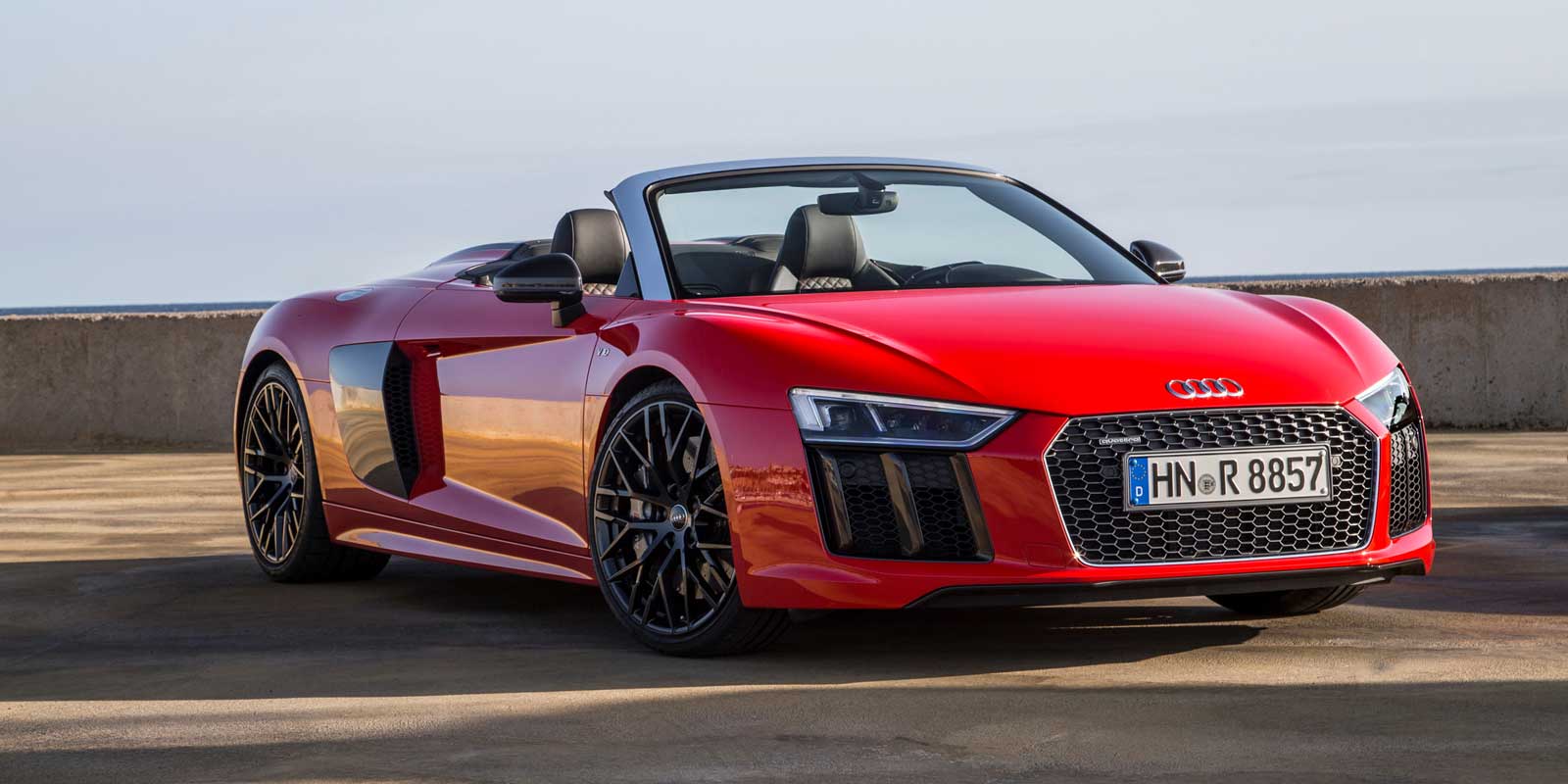 Audi R8 Spyder 2017 is the best choice for urban driving