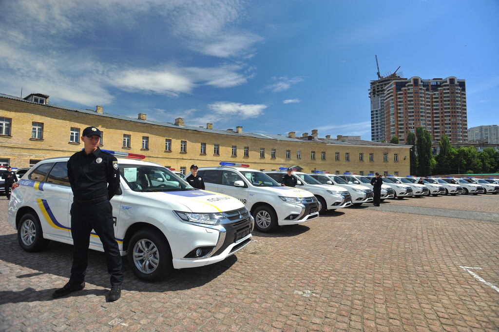 Mitsubishi Motors entrega 635 Outlander PHEV a la policia Ucraniana