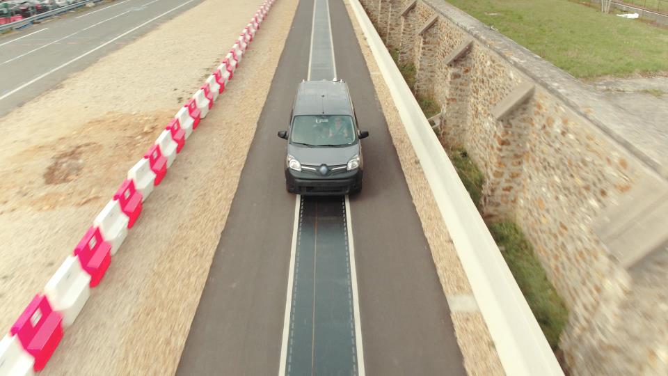 Renault trabaja en un proyecto de carga de vehículos eléctricos en movimiento