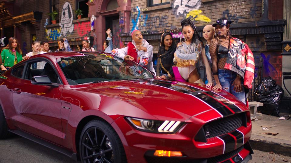 Ford Mustang protagonista con Little Mix