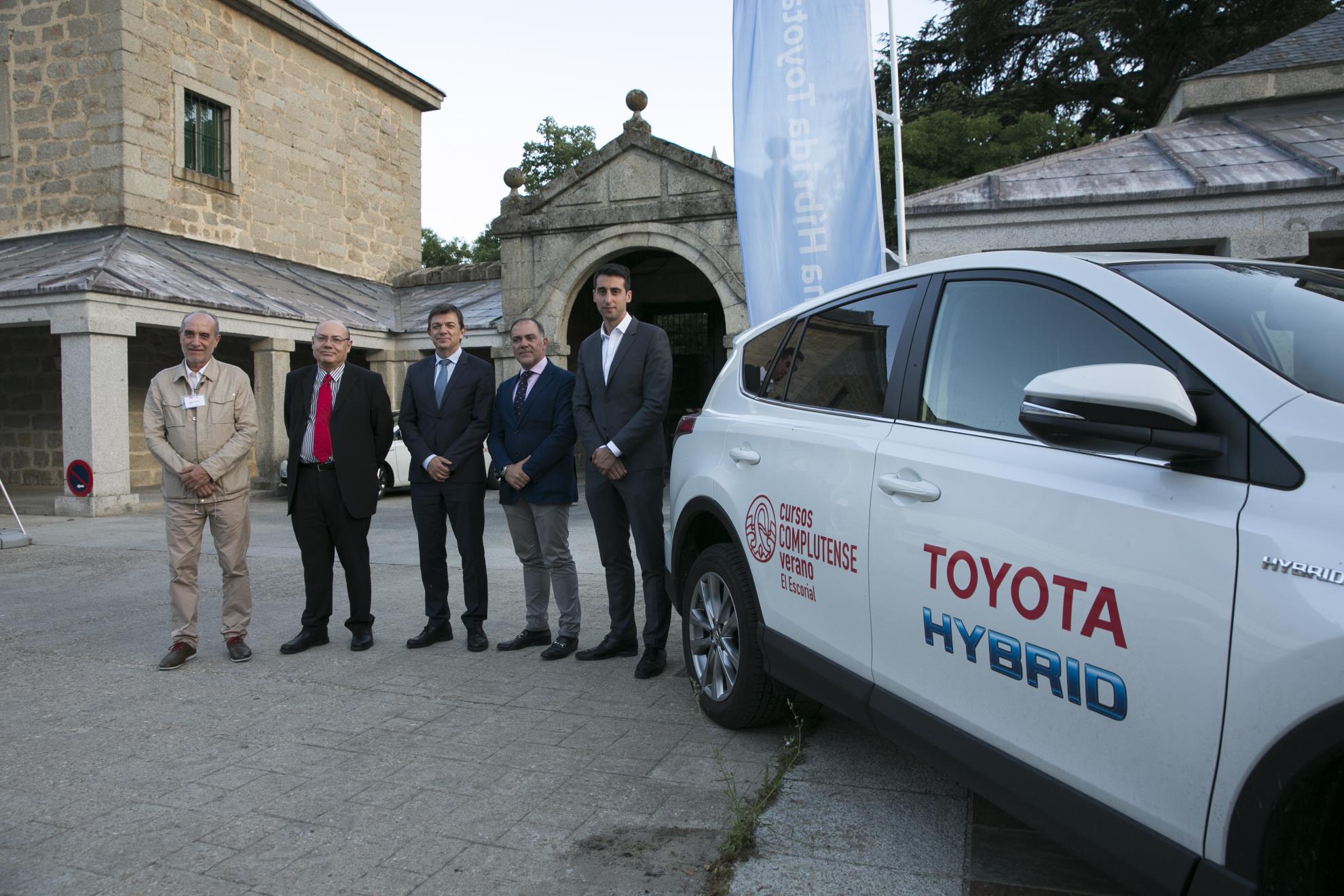 Los híbridos de Toyota, vehículos oficiales de los Cursos de Verano de la UCM