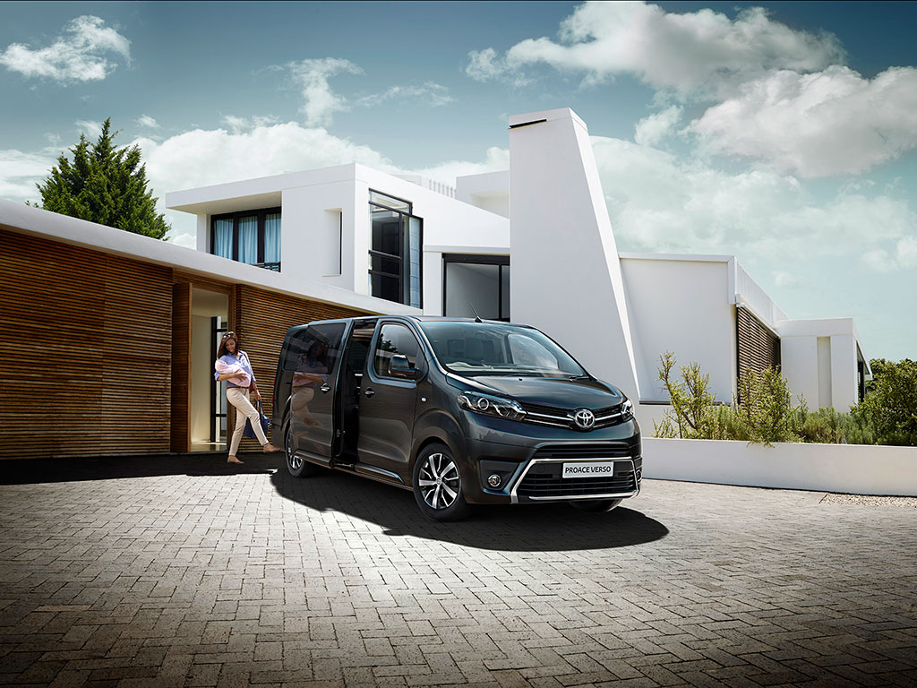Toyota España lanza la versión family Proace Verso VIP