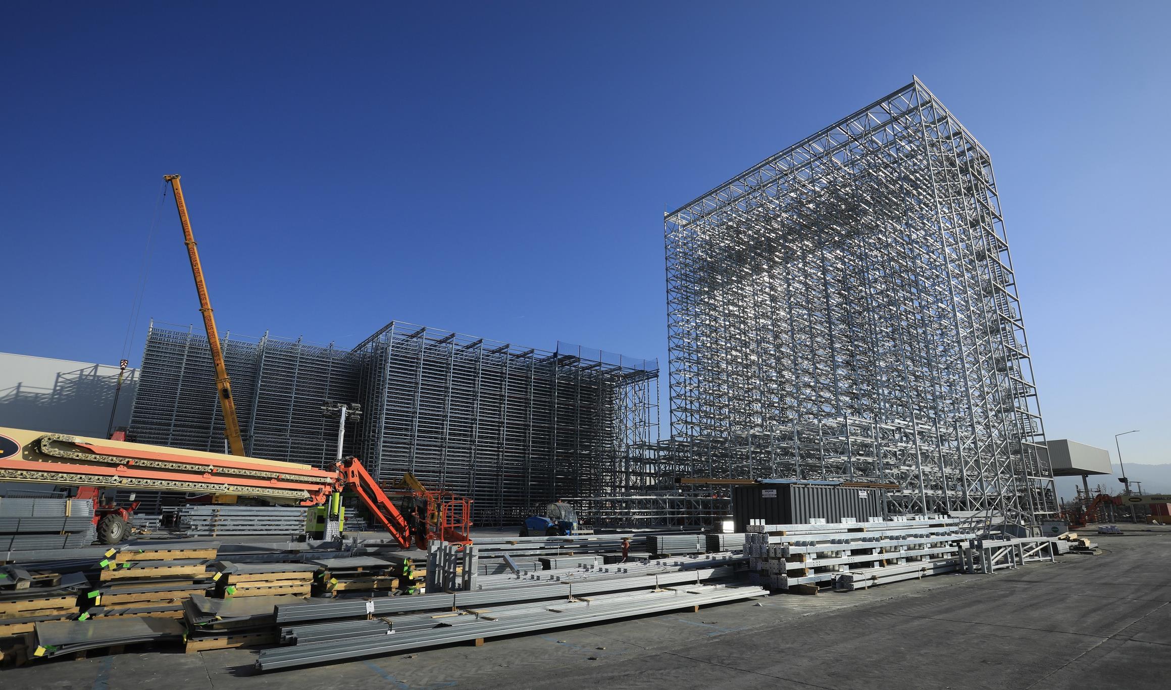 SEAT construye el almacén automático más alto de España