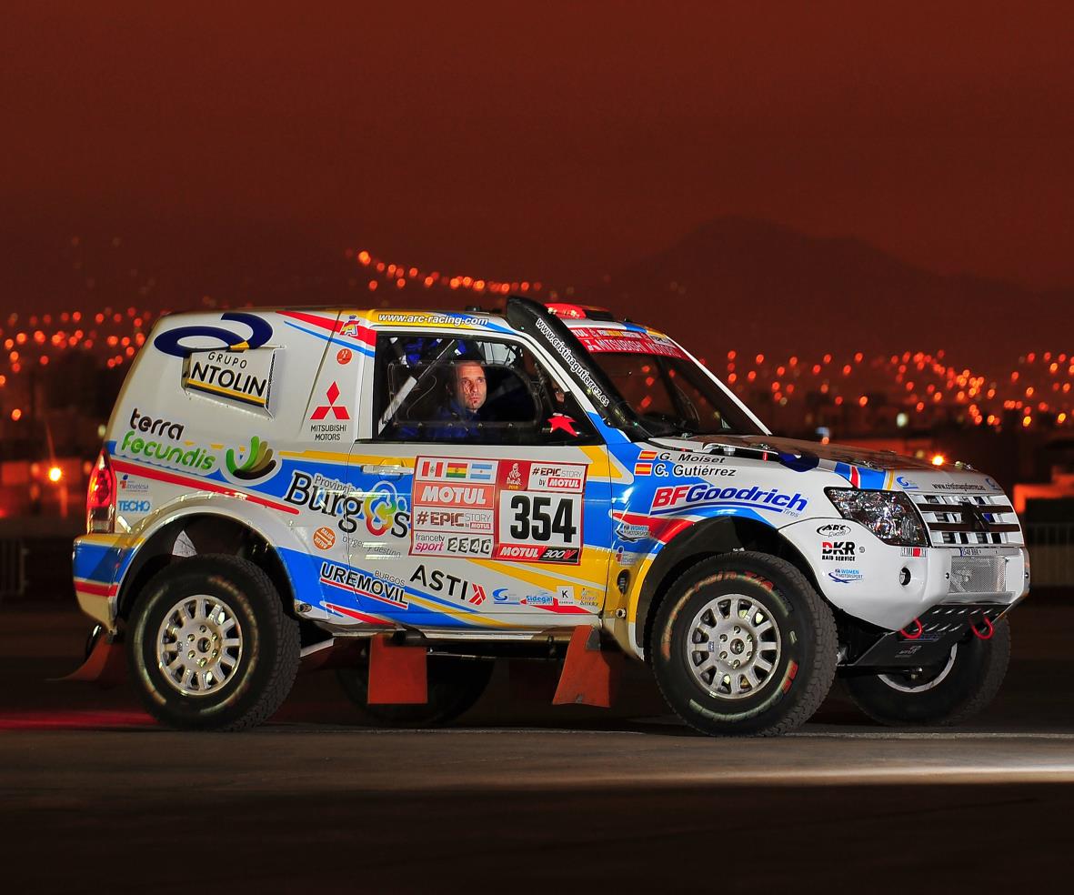 Cristina Gutiérrez y su Mitsubishi Montero, listos para el Dakar2018