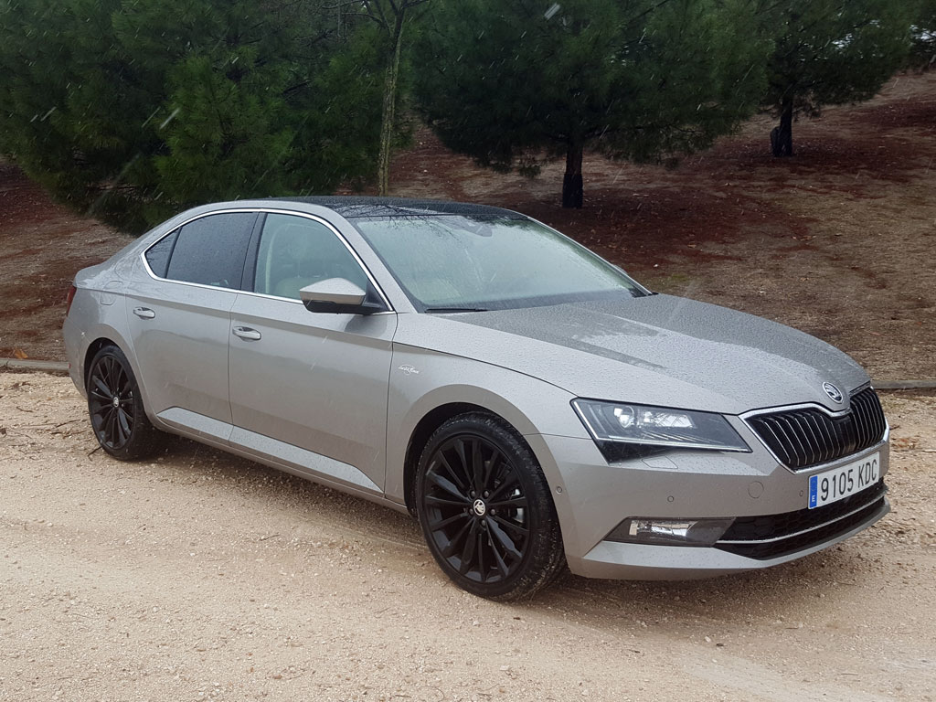 Skoda Superb, berlina de nivelazo