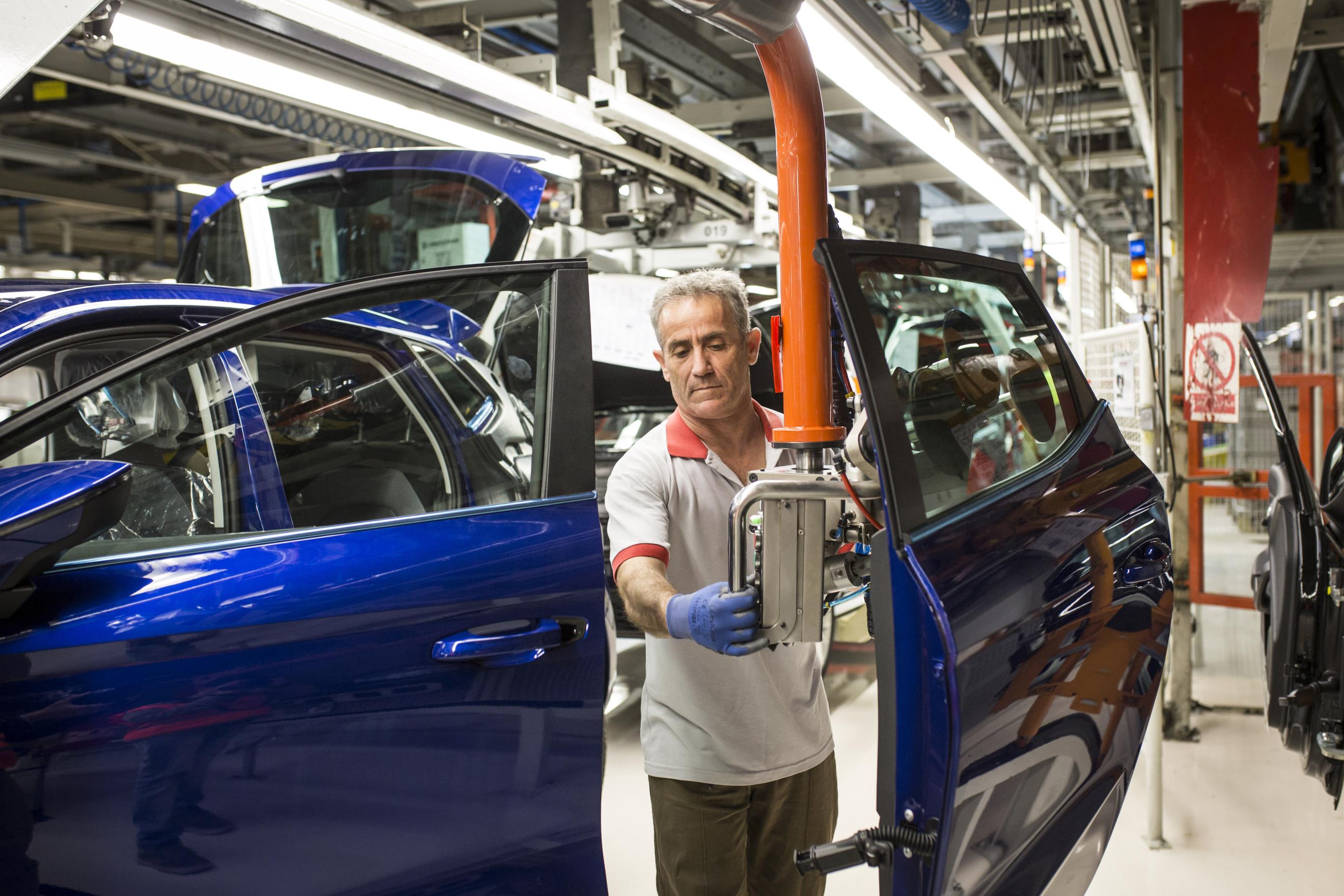 SEAT contratará a 250 trabajadores más para responder al aumento de la producción en la fábrica de Martorell. 98 de estos empleados disponen hasta el momento