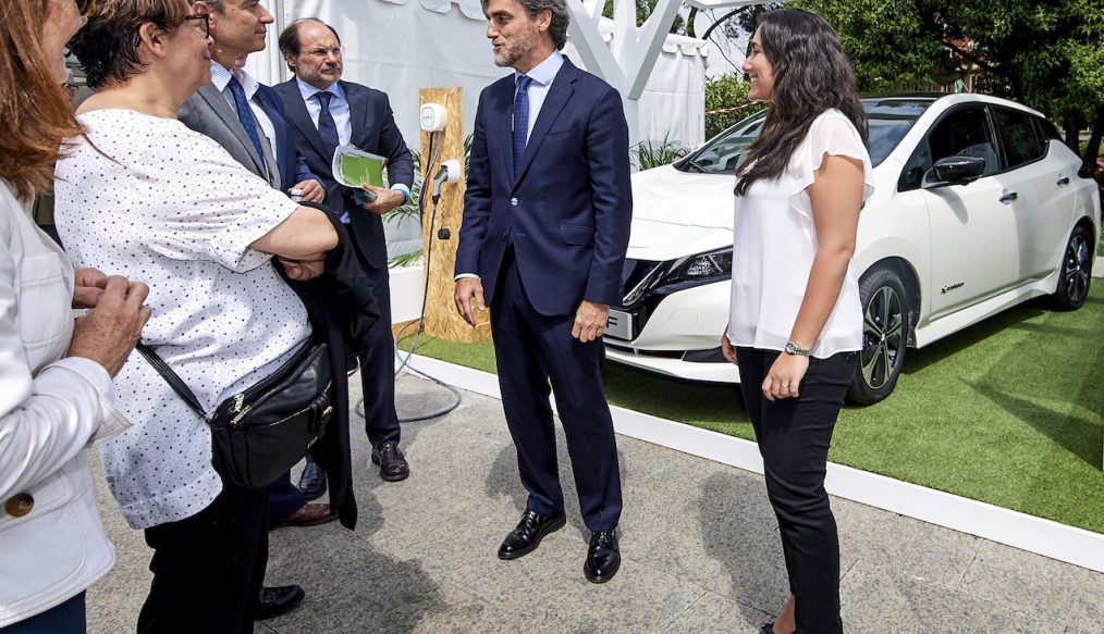 Nissan entrega el LEAF 100.000 en el Europa en el VEM
