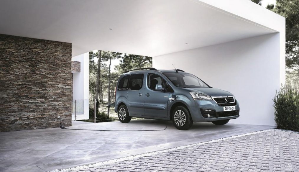 Peugeot única marca con 5 tipos de vehículos eléctricos