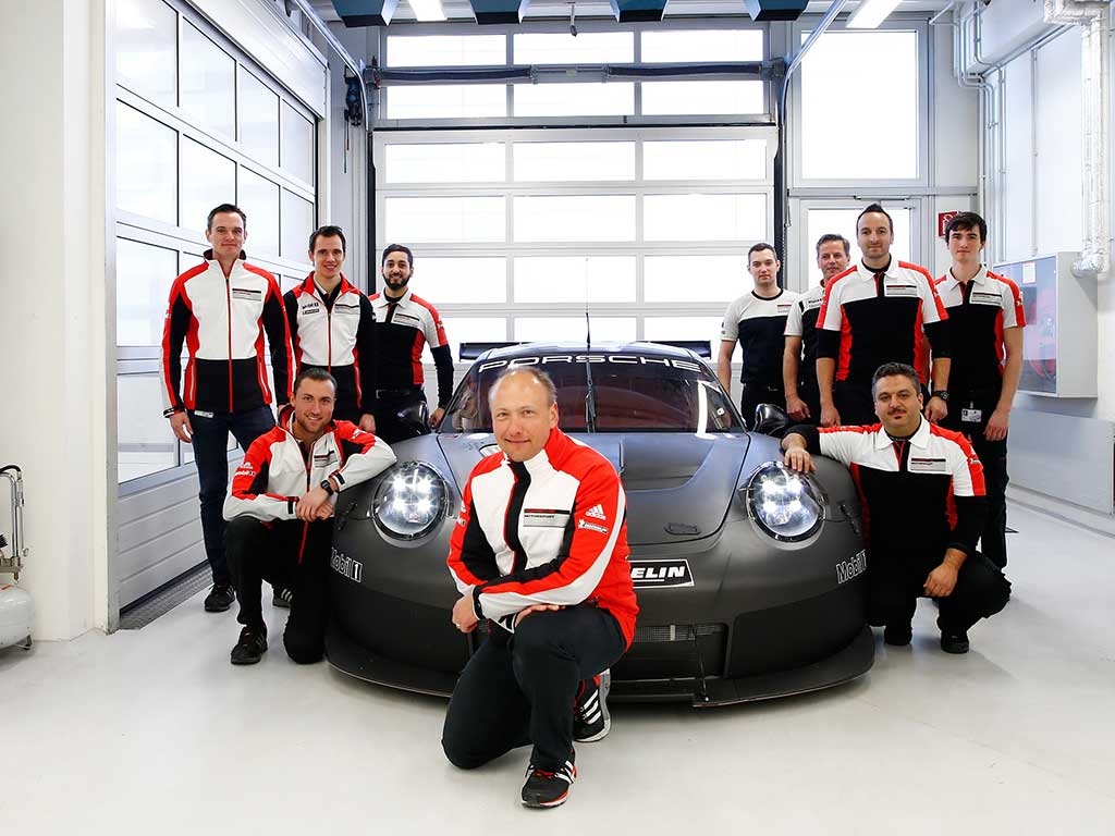 Así se construye un Porsche 911 RSR