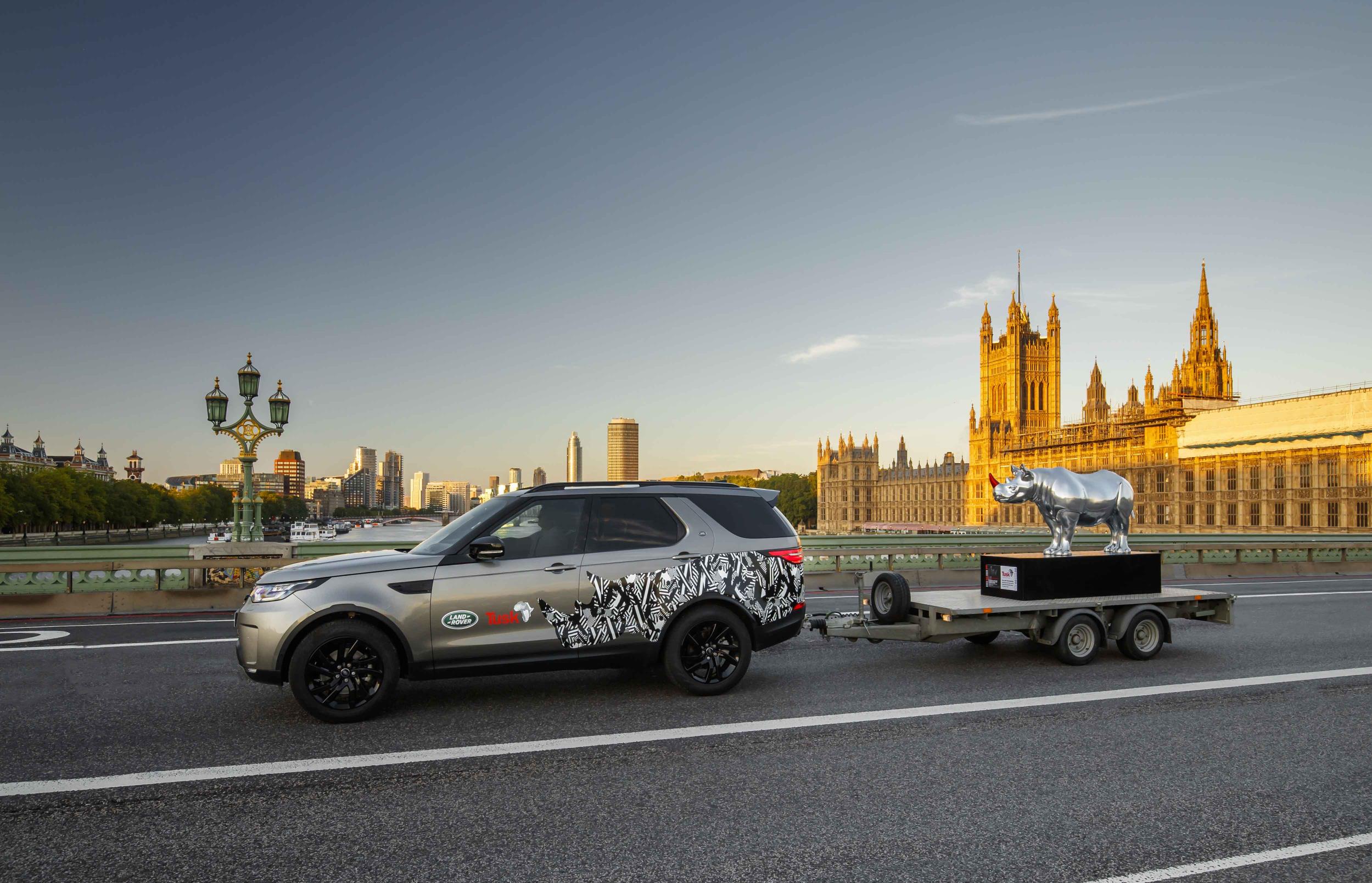 Land Rover concienciado con la protección de los Rinocerontes