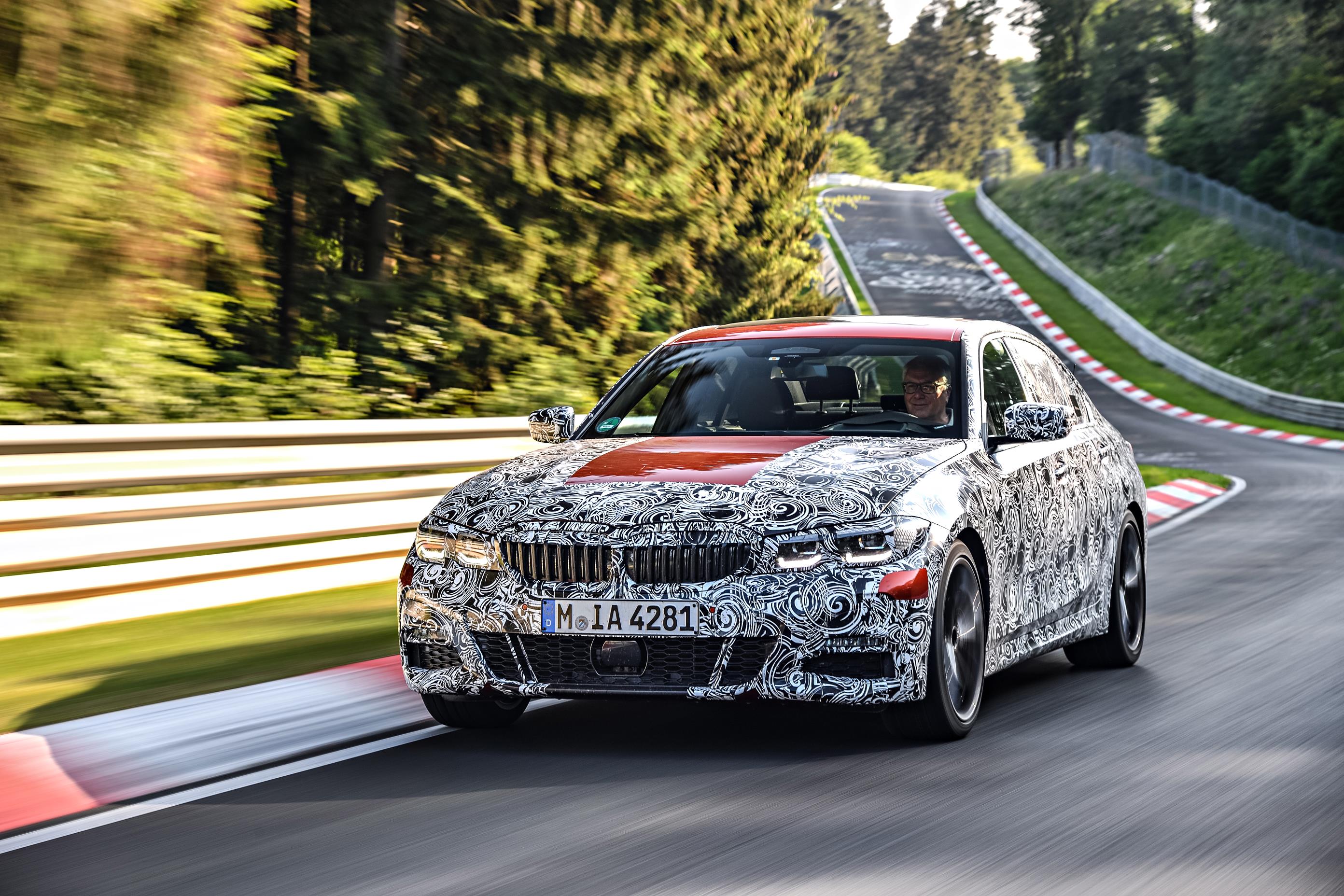 El nuevo BMW Serie 3 se enfrenta al Infierno Verde