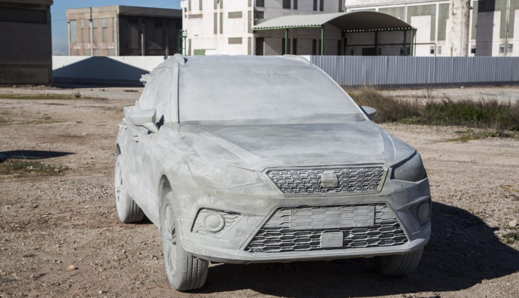 SEAT Arona escultura de 15 toneladas de cemento – Vídeo