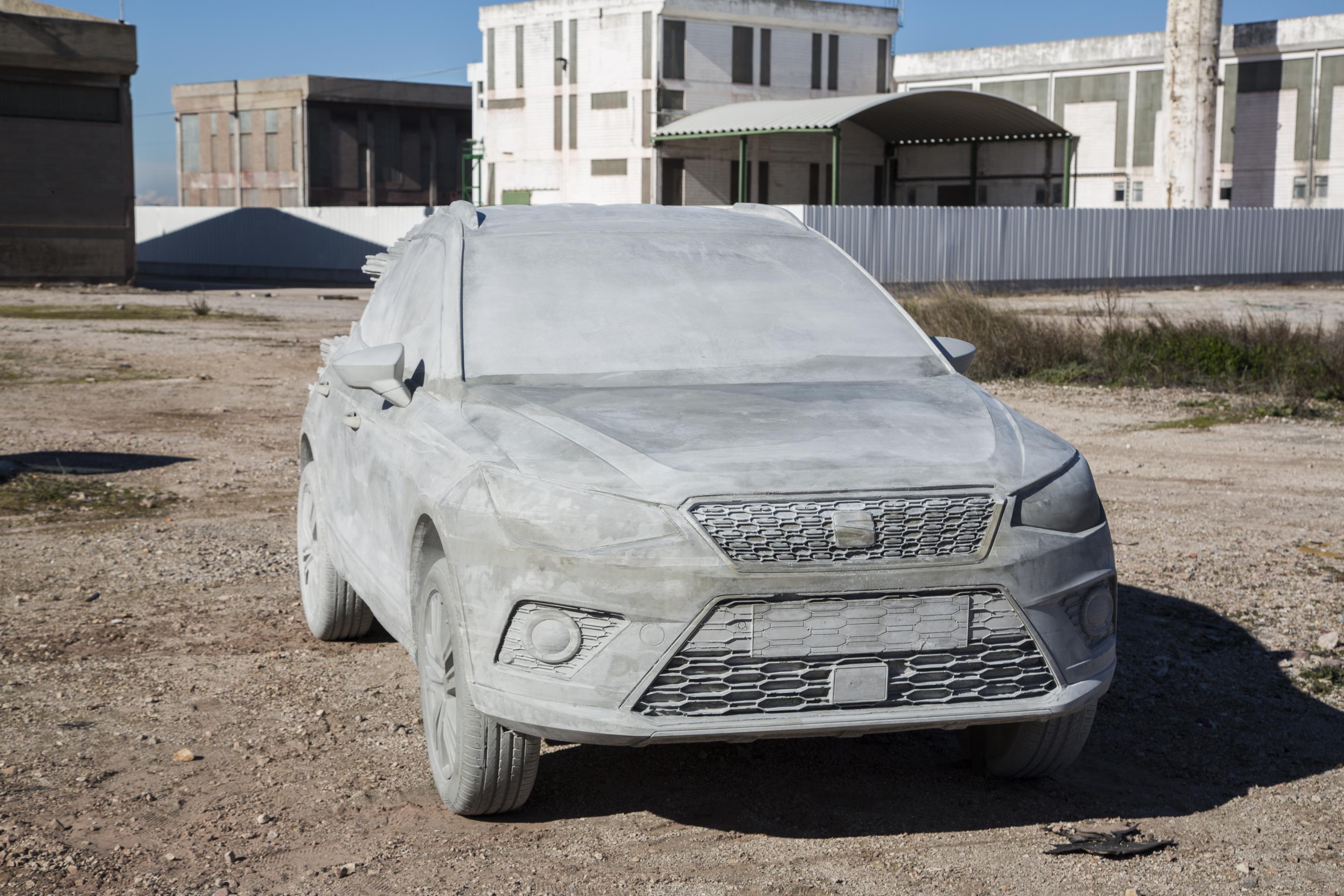 SEAT Arona escultura de 15 toneladas de cemento – Vídeo