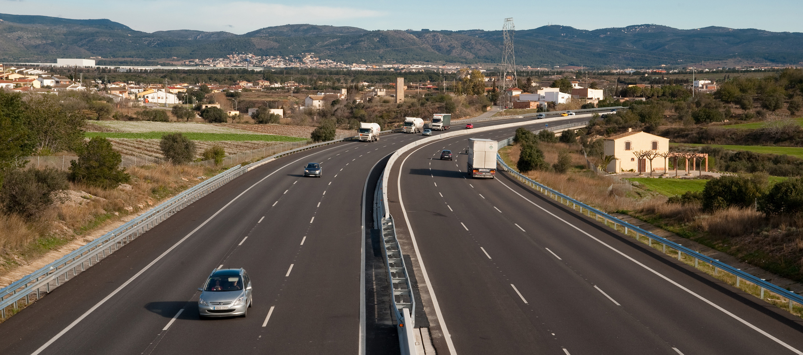 Menos velocidad, muchas más vidas en la carretera. Mejor, más despacio. DGT