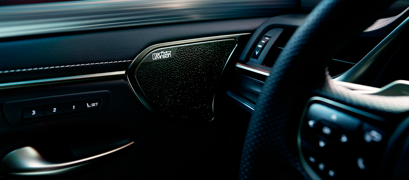 Lexus ES 300h con sonido premium Mark Levinson