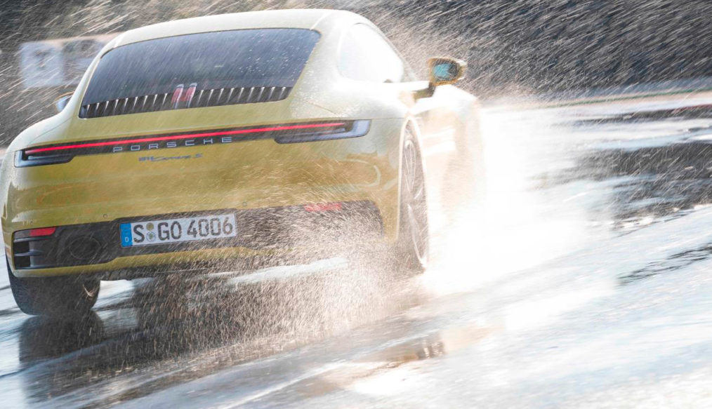Modo Porsche Wet o cómo mejorar la conducción en agua