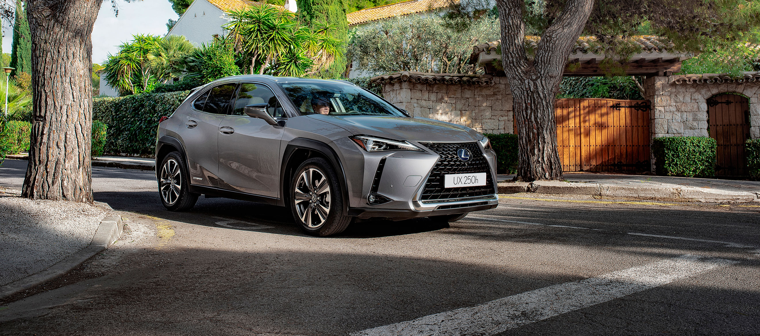 Lexus UX 205h ya a la venta en los concesionarios