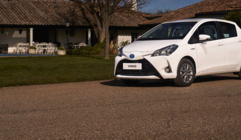 Toyota Yaris Hybrid ECOVan diseñada para Profesionales
