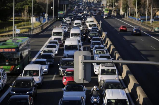 El RACE pide la retirada de los semáforos de la A5