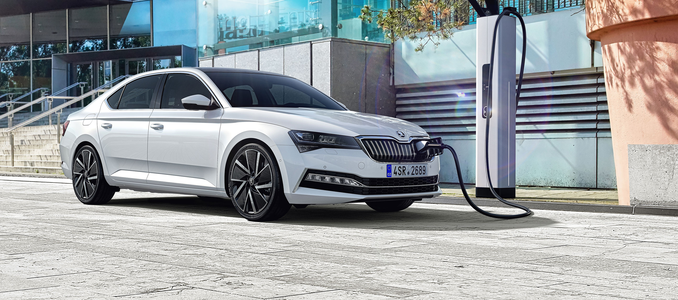 ŠKODA entra en la era electrificada con los Superb IV y el Citigoe IV