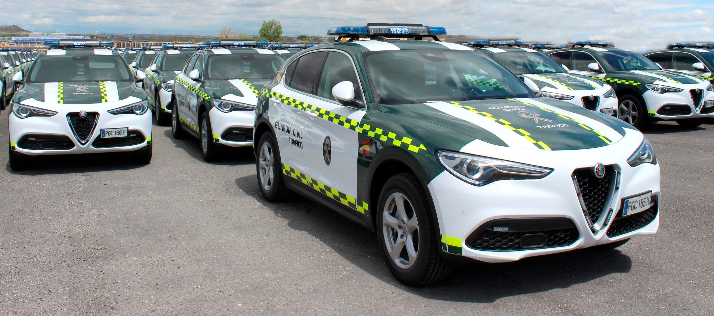 La Agrupación de Tráfico de la Guardia Civil circula en Alfa Romeo Stelvio