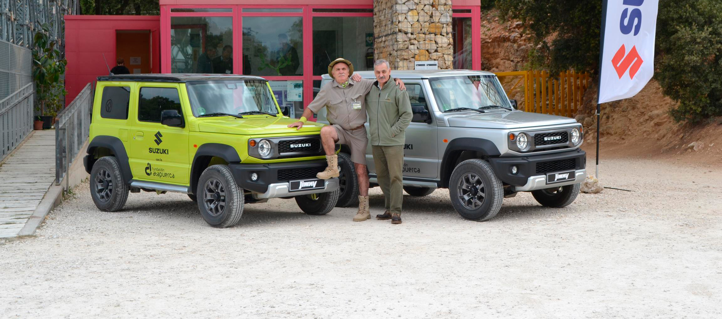 SUZUKI se une a Fundación Atapuerca cediendo dos Jimny