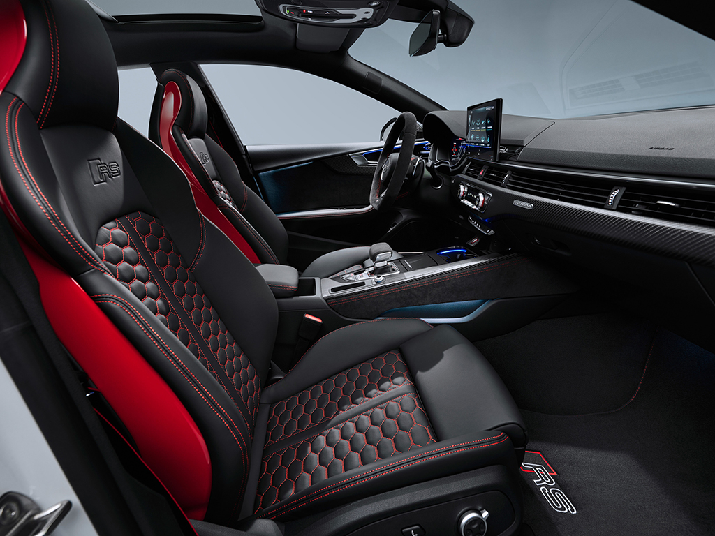 Audi presenta los renovados RS5 Coupé y Sportback