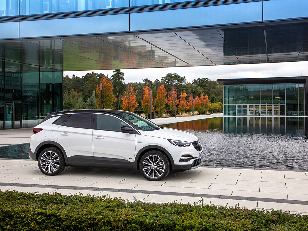 Llega al mercado el Opel Grandland X PHEV 4x2