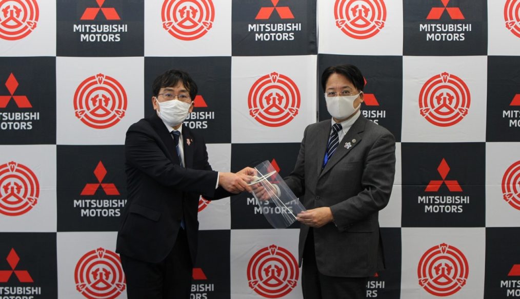 Mitsubishi Motors Corporation produce protectores faciales para ayudar a prevenir el COVID-19