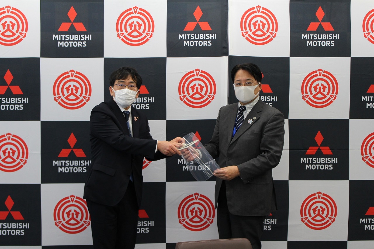 Mitsubishi Motors Corporation produce protectores faciales para ayudar a prevenir el COVID-19