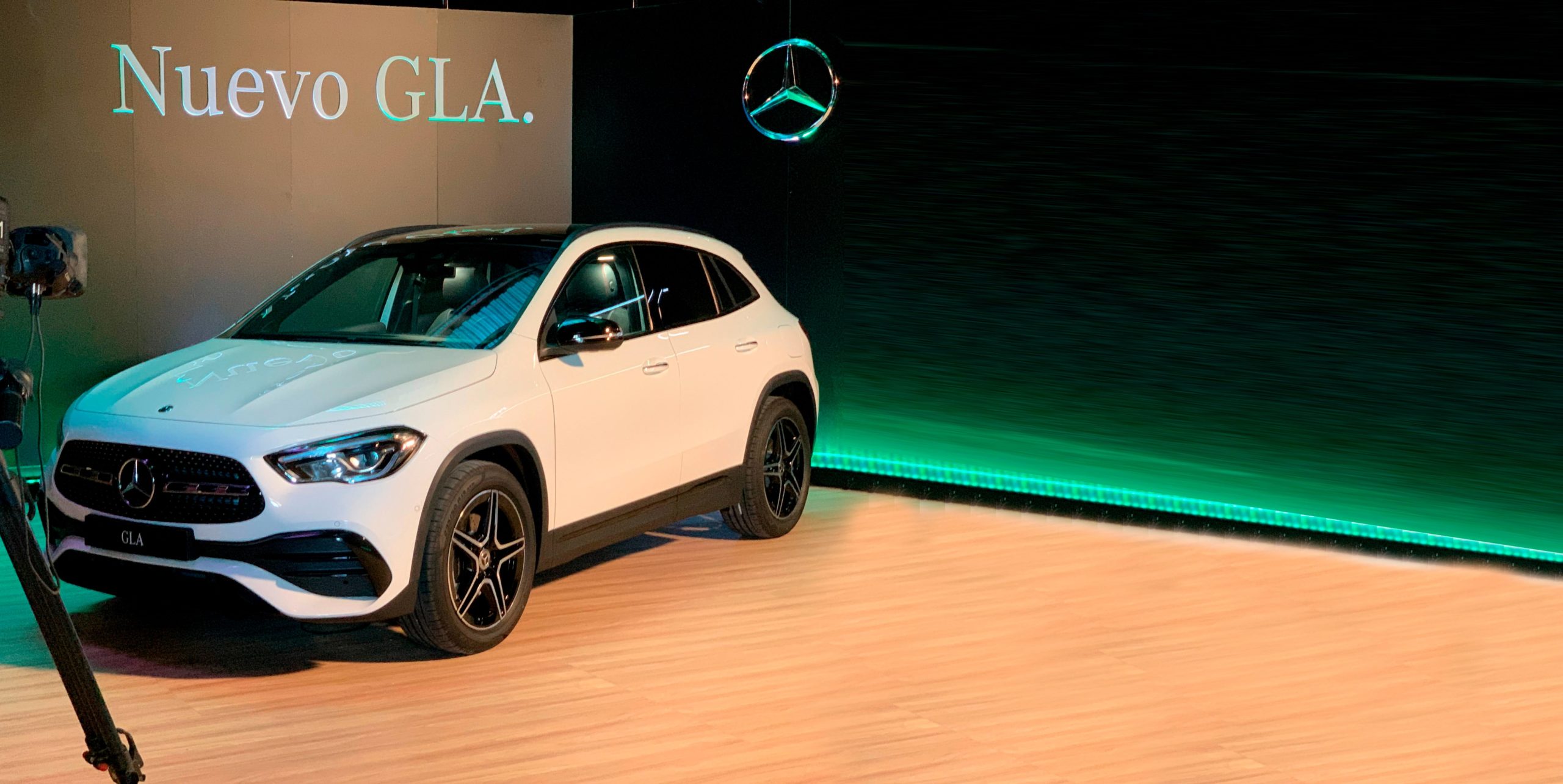 Mercedes-Benz GLA presentado en YouTube