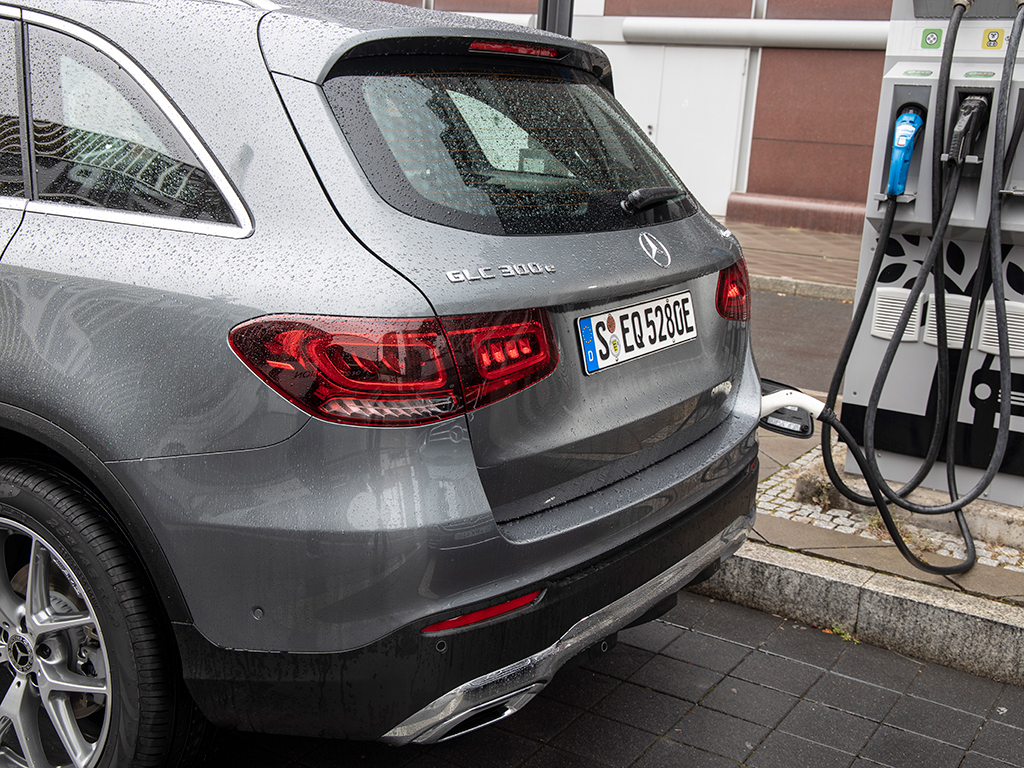 Mercedes-Benz GLC 300 E 4Matic y GLC 300 DE 4Matic en el Mercado