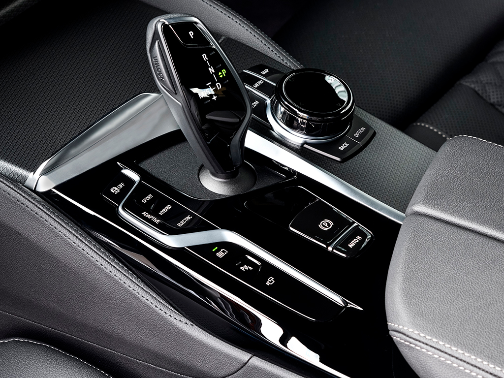 BMW 545e xDrive, motor y modos de conducción