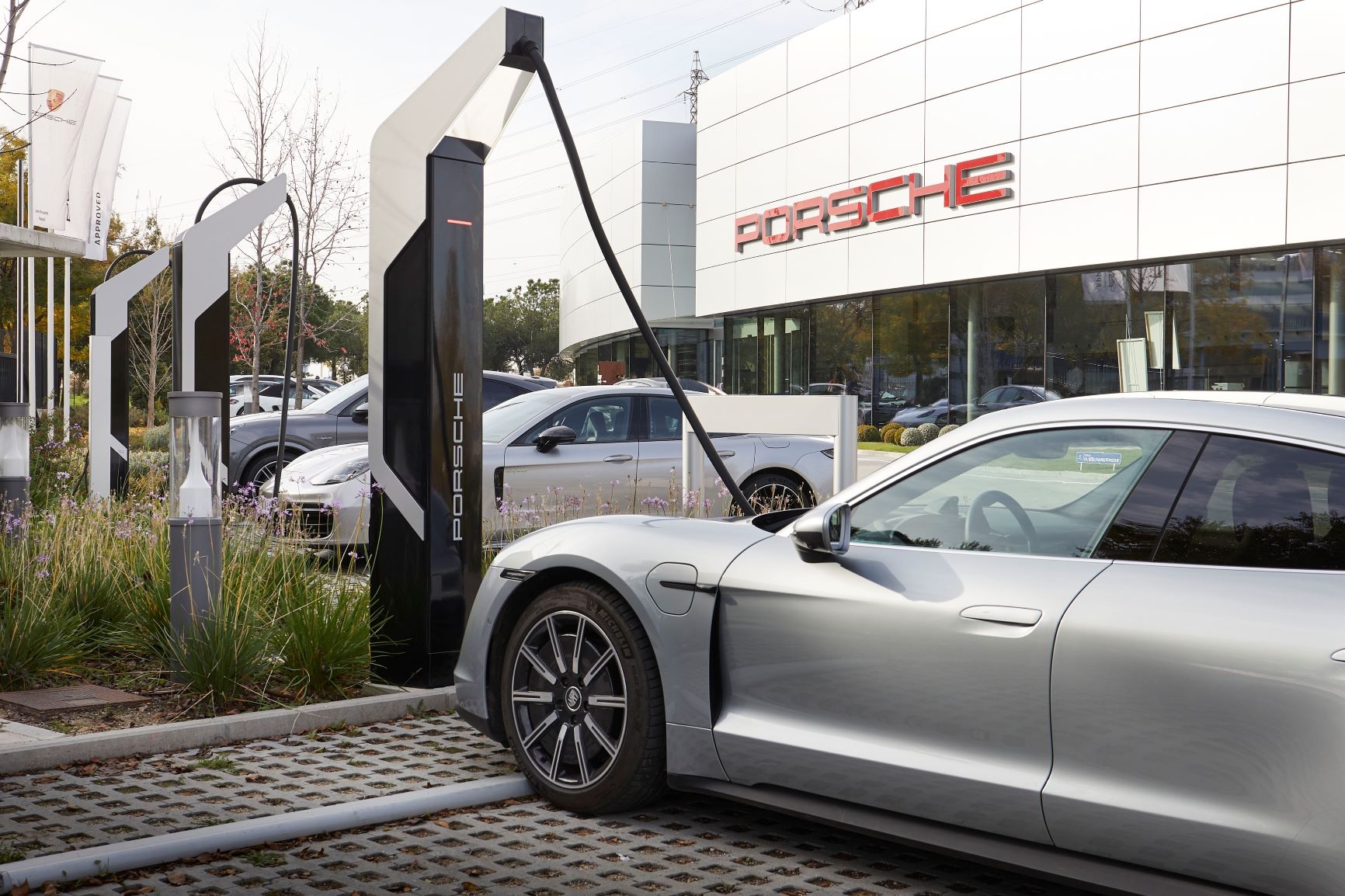 Porsche Ibérica inaugura una estación de carga con 2.100 kW