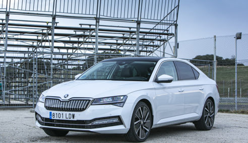 Prueba: Skoda Superb 1.4 TSI iV P-HEV DSG Style: gasolina, electricidad y etiqueta 0, ¿se puede pedir algo más?