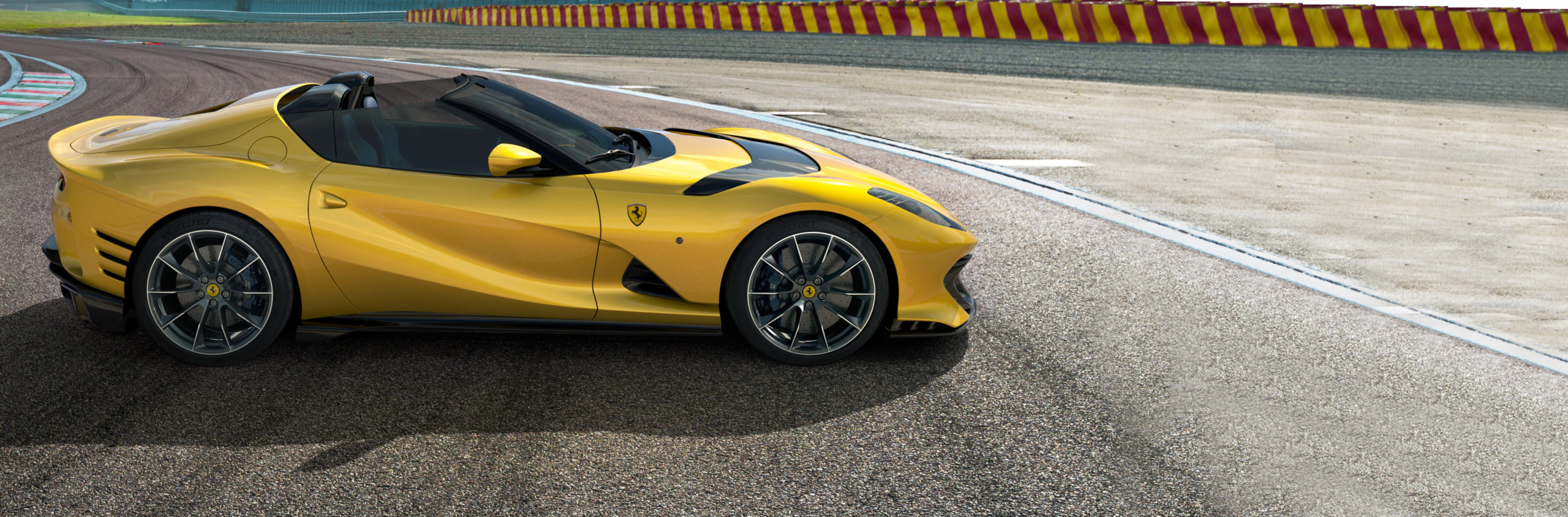 Феррари 812 competizione