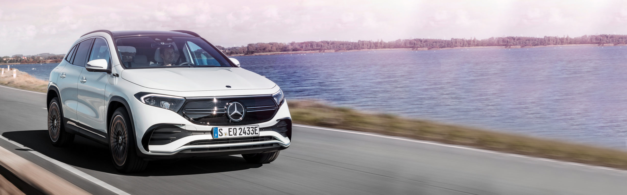 Mercedes-Benz EQA amplia su gama