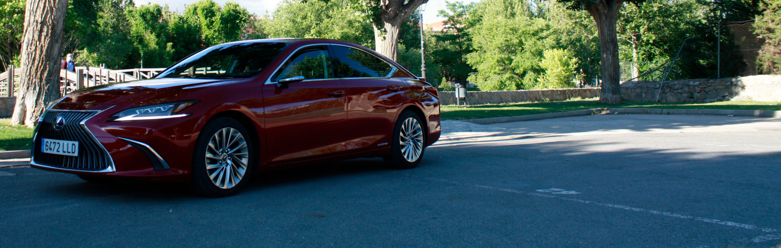 TestDrive - Lexus ES 300h, la duda entre conducir o que te lleven