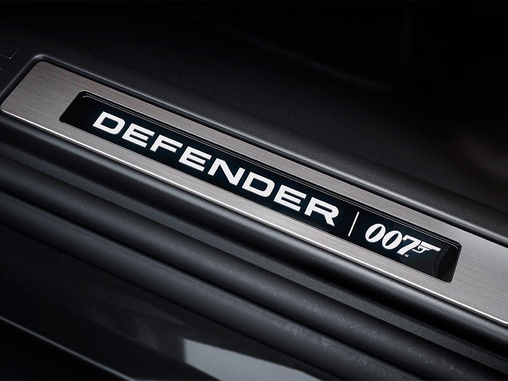 Land Rover Defender V8 Bond Edition