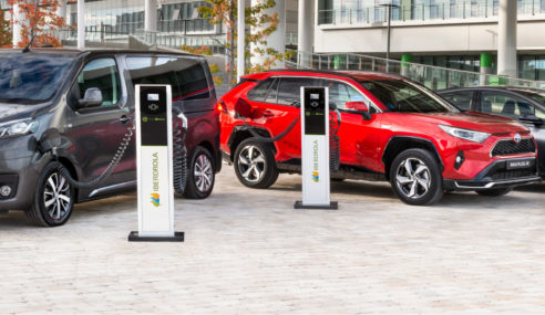 Toyota se une a Iberdrola y Endesa X para mejorar la oferta de cargadores