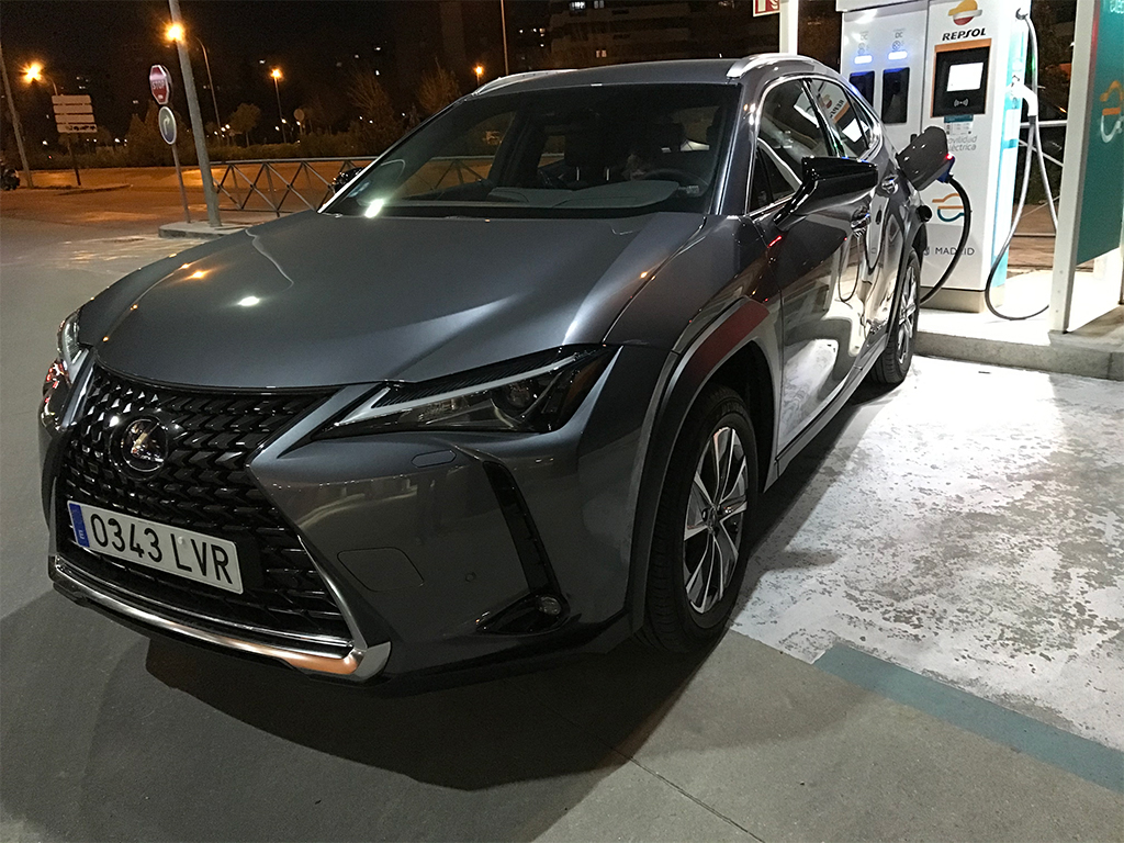 Comparativa - Lexus UX250h vs Lexus UX300e