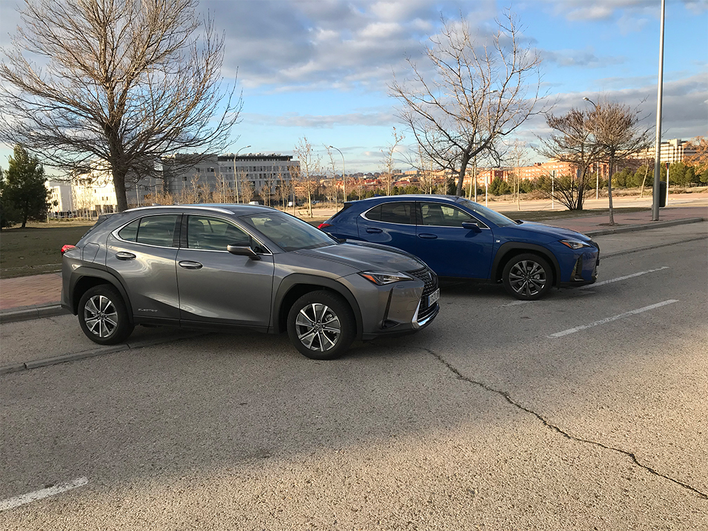 Comparativa - Lexus UX250h vs Lexus UX300e
