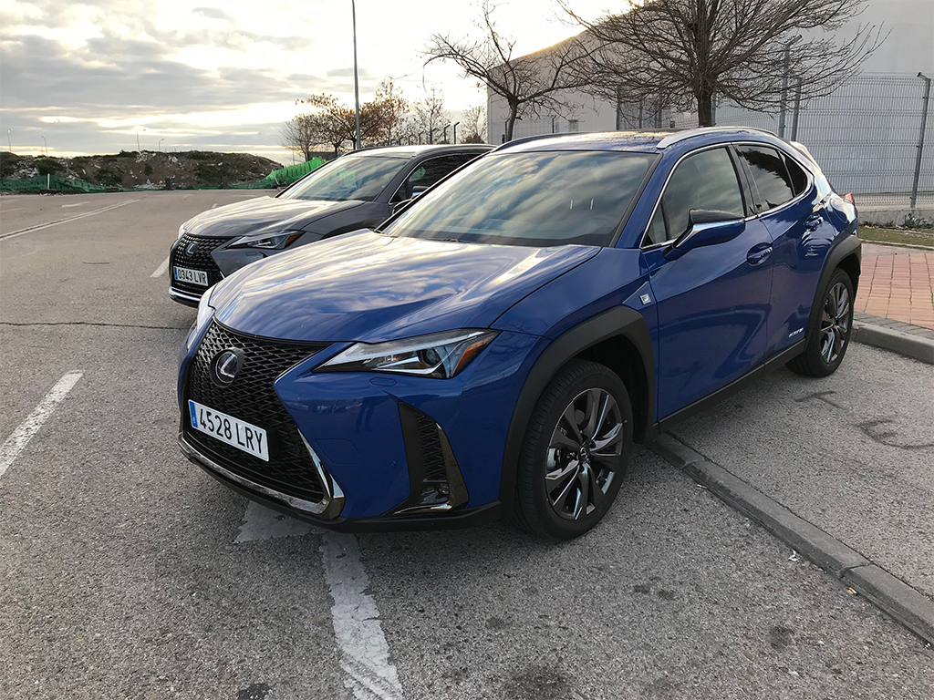 Comparativa - Lexus UX250h vs Lexus UX300e