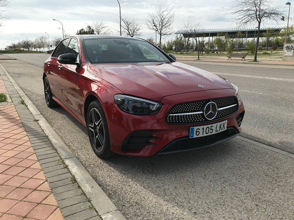 Prueba: Mercedes Benz Clase E 300 e, berlina premium híbrida enchufable