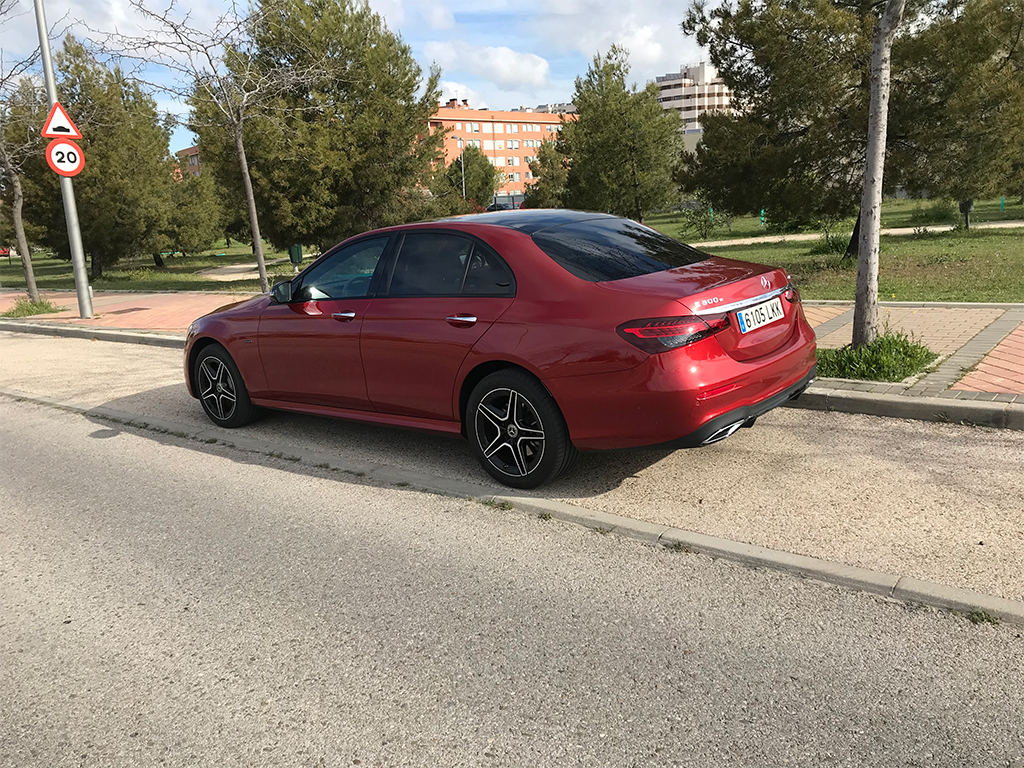 Prueba: Mercedes Benz Clase E 300 e, berlina premium híbrida enchufable