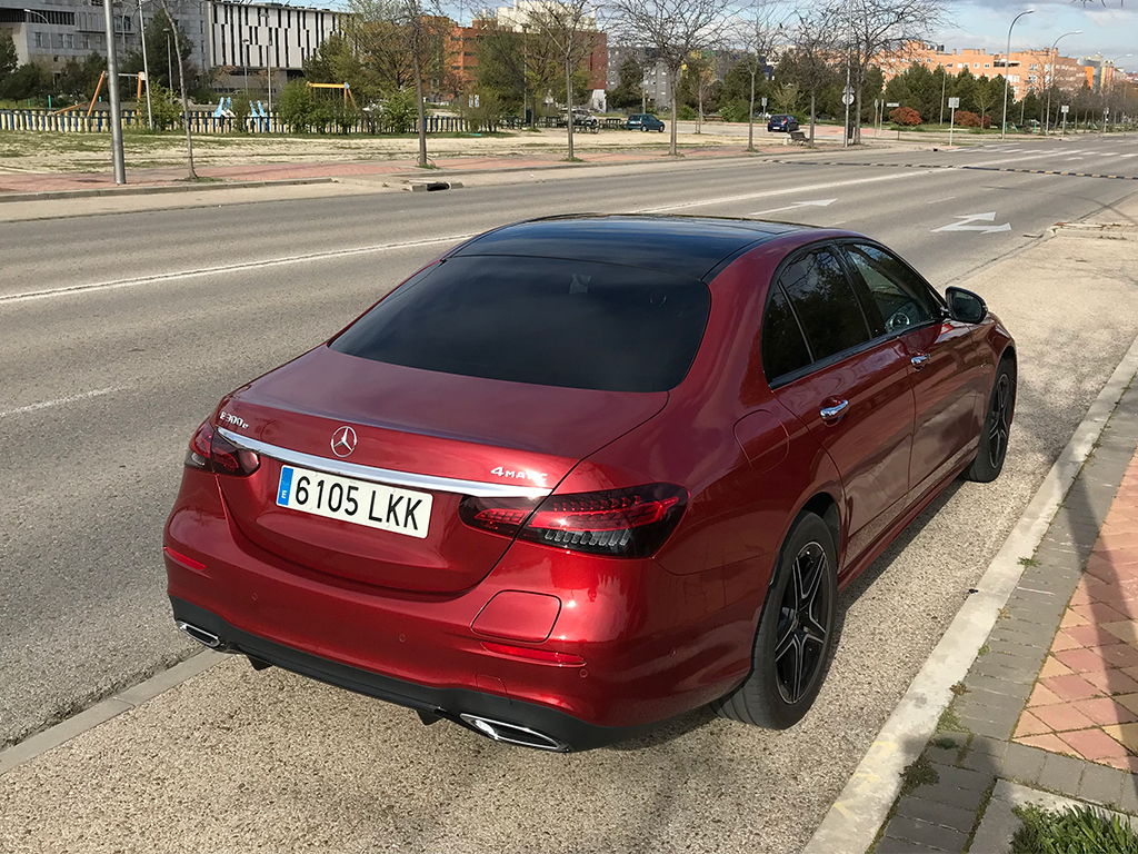 Prueba: Mercedes Benz Clase E 300 e, berlina premium híbrida enchufable