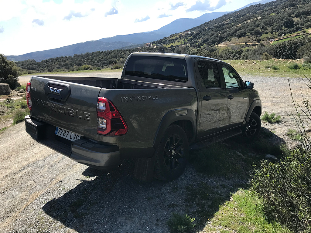 Prueba del Toyota Hilux Invincible