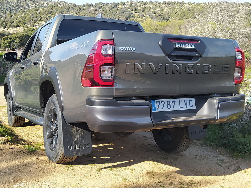 Prueba del Toyota Hilux Invincible